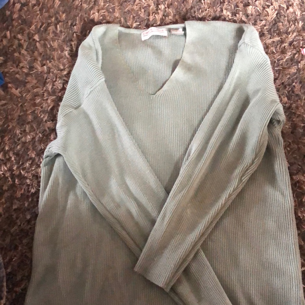 Size Ned light green sweater